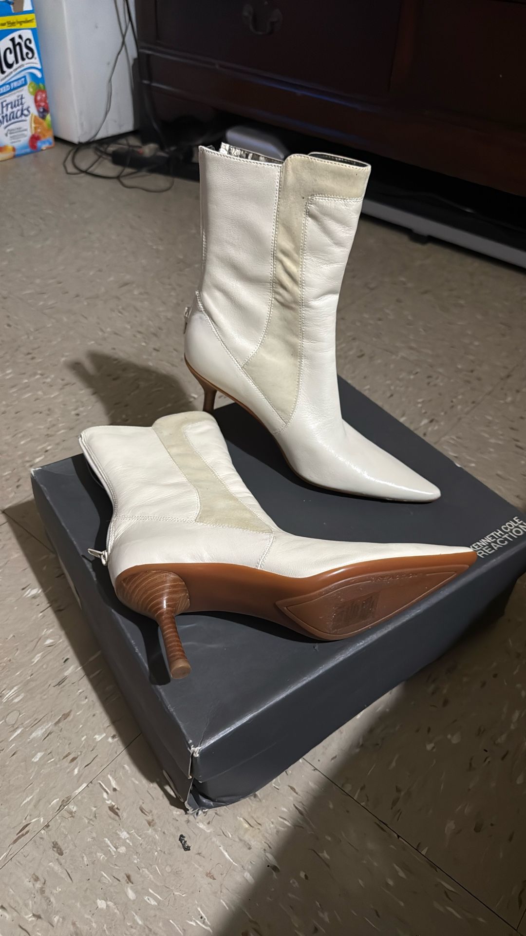 Kenneth Cole Womens Ivory Boots