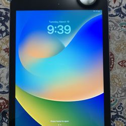 Apple iPad 5th Generation 32GB Unlocked Like New!