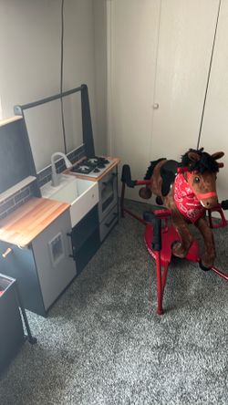 Kids Kitchen/Radio Flyer Spring Horse