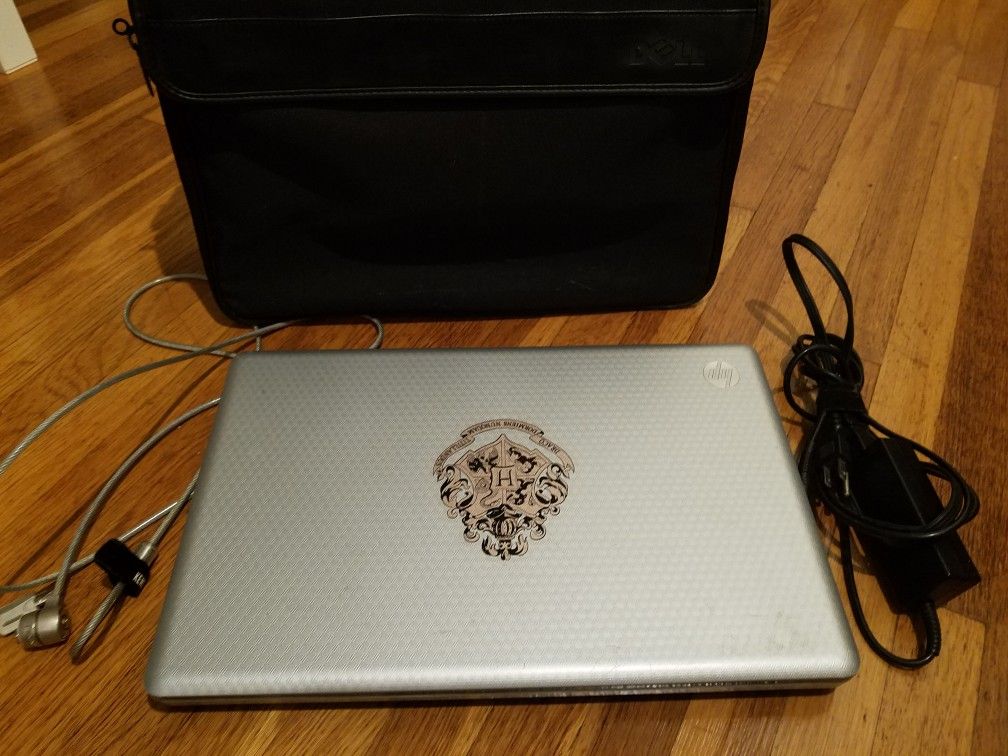 HP G720US 17" i3 Laptop w/lock and Case