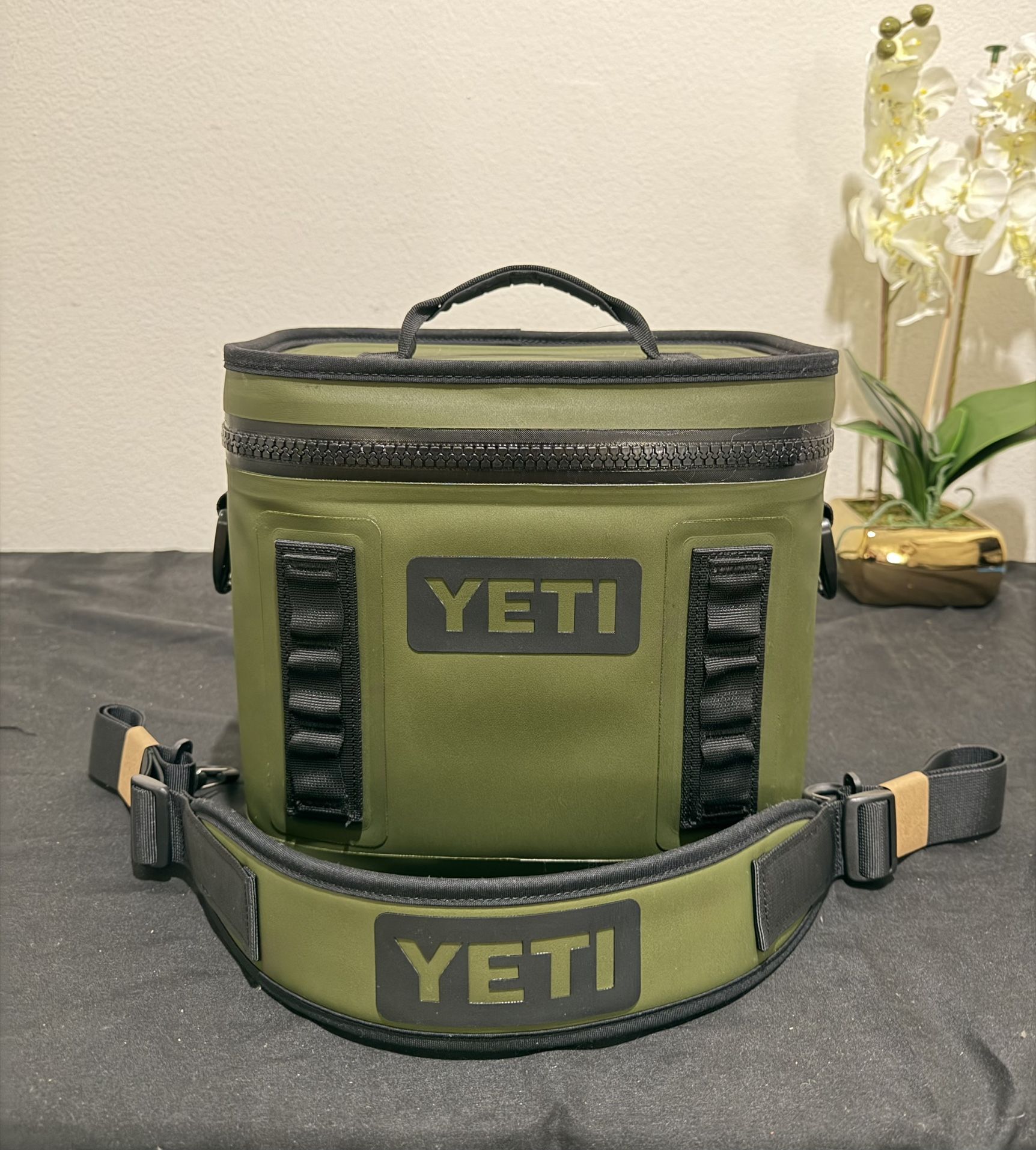 YETI Hopper Flip 8 Portable Soft Cooler OLIVE GREEN