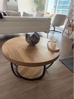 Round coffee table 32”