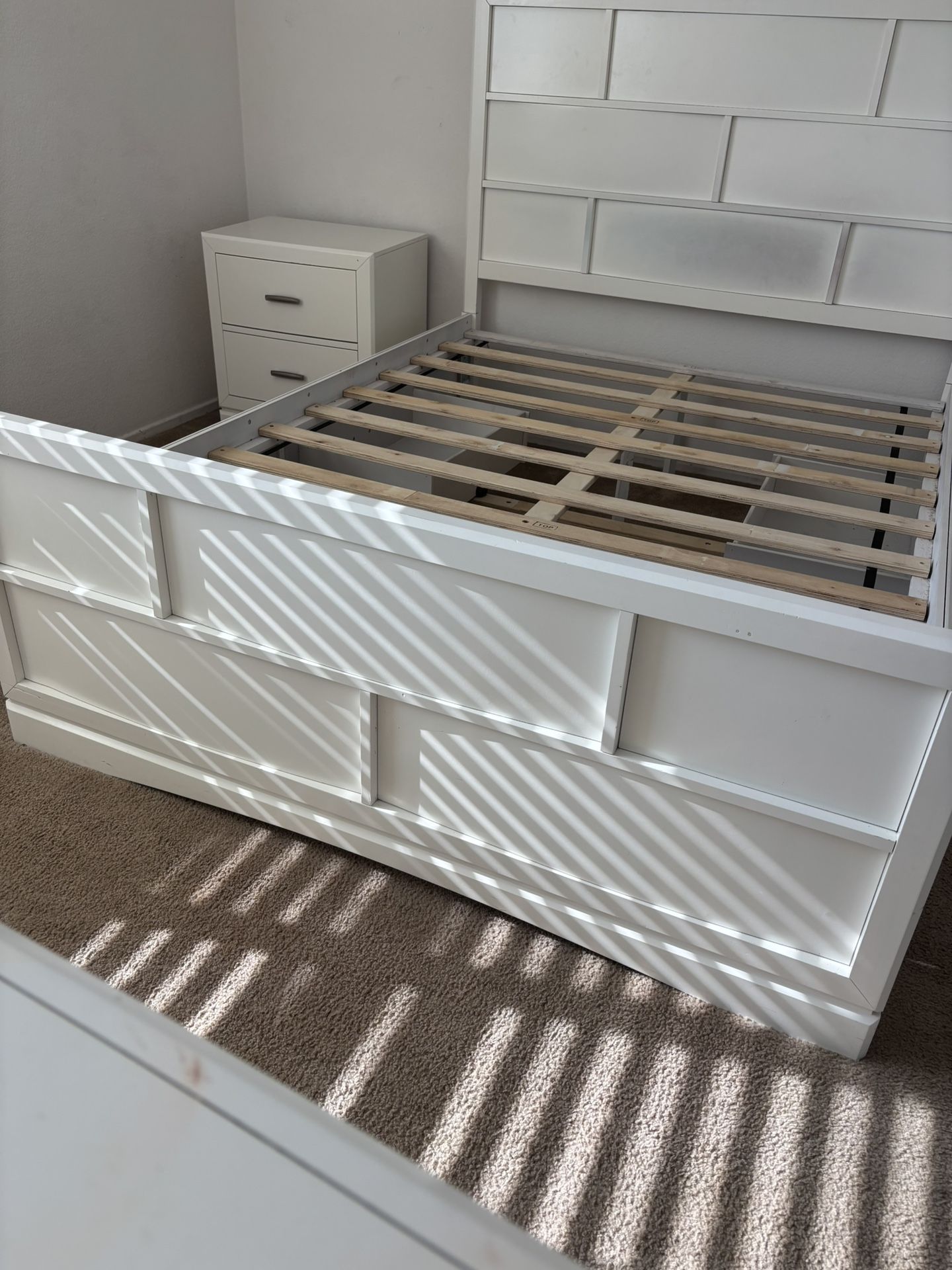 Queen Sized 5-Piece Bedroom Set