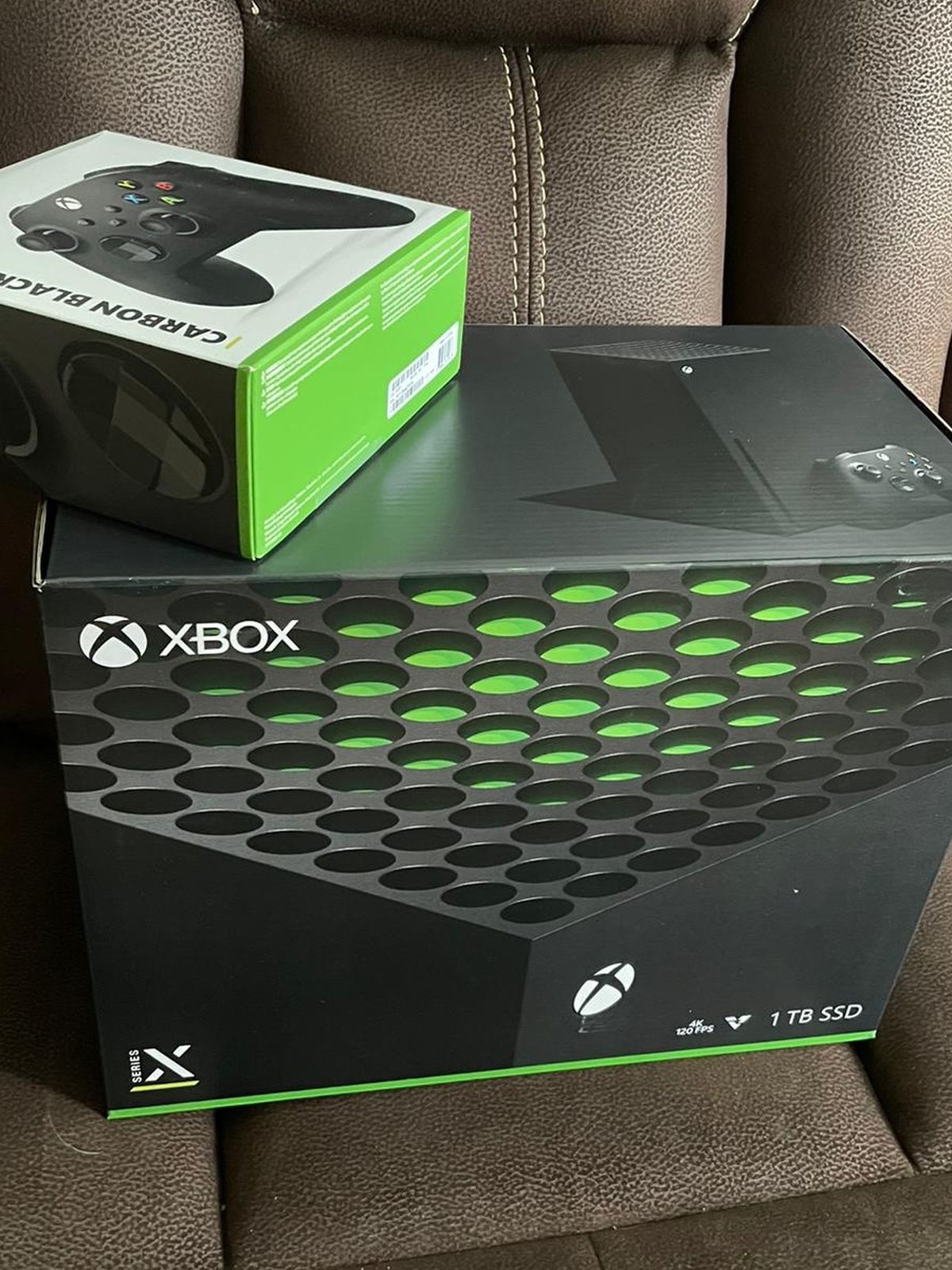 Xbox Series X + 2 controllers & Ultimate Game Pass Included