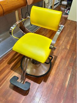Hydraulic chair