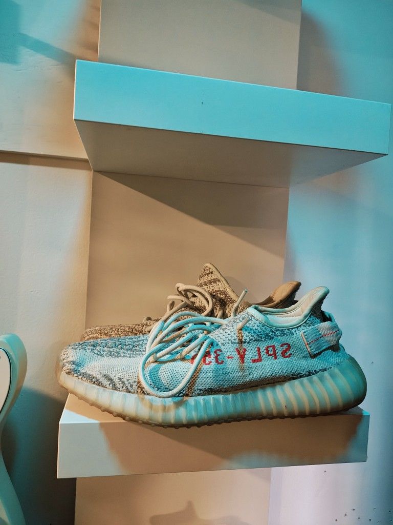 Adidas Yeezys Blue Tint Size 10 ( Light Wear )