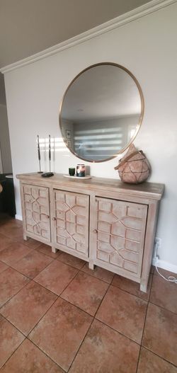 Dresser/ tv console