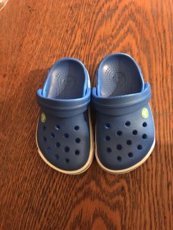 Baby/toddler crocs 4/5