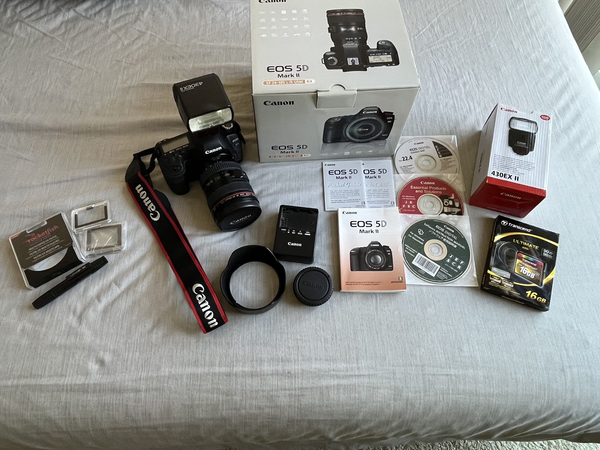 Canon 5d Mark ii Kit, Like New Condition.