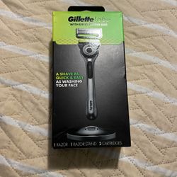 Gillette Labs Men's Razor with Exfoliating Bar with Razor Stand & 2 Cartridges 