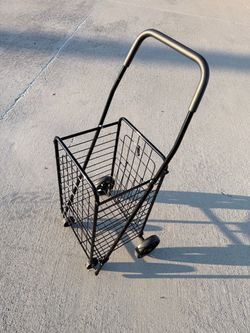 Se vende carrito de compras pequeño Usado en buenas condiciones por $20