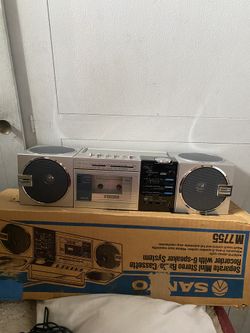 Vintage Sanyo Radio