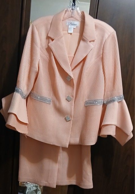 E Y BOUTIQUE Size 14 Peach Skirt Suit