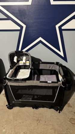 Babytrend bassinet $40 used.
