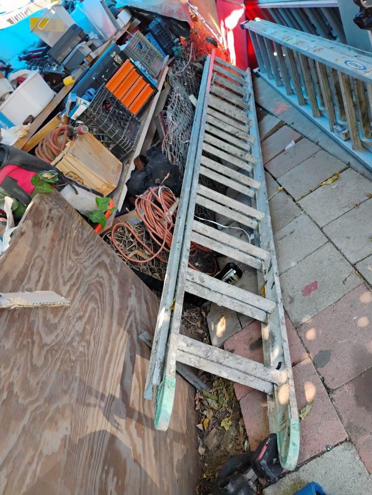 24 Ft Aluminum Extension Ladder