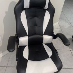 GAMING CHAIR (brand new)
