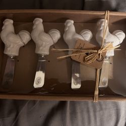 NIB Cute Roosters Spreading Knives 