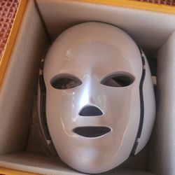 New In Box Led Beauty Mask 
