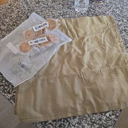 6 napkins and napkin rings