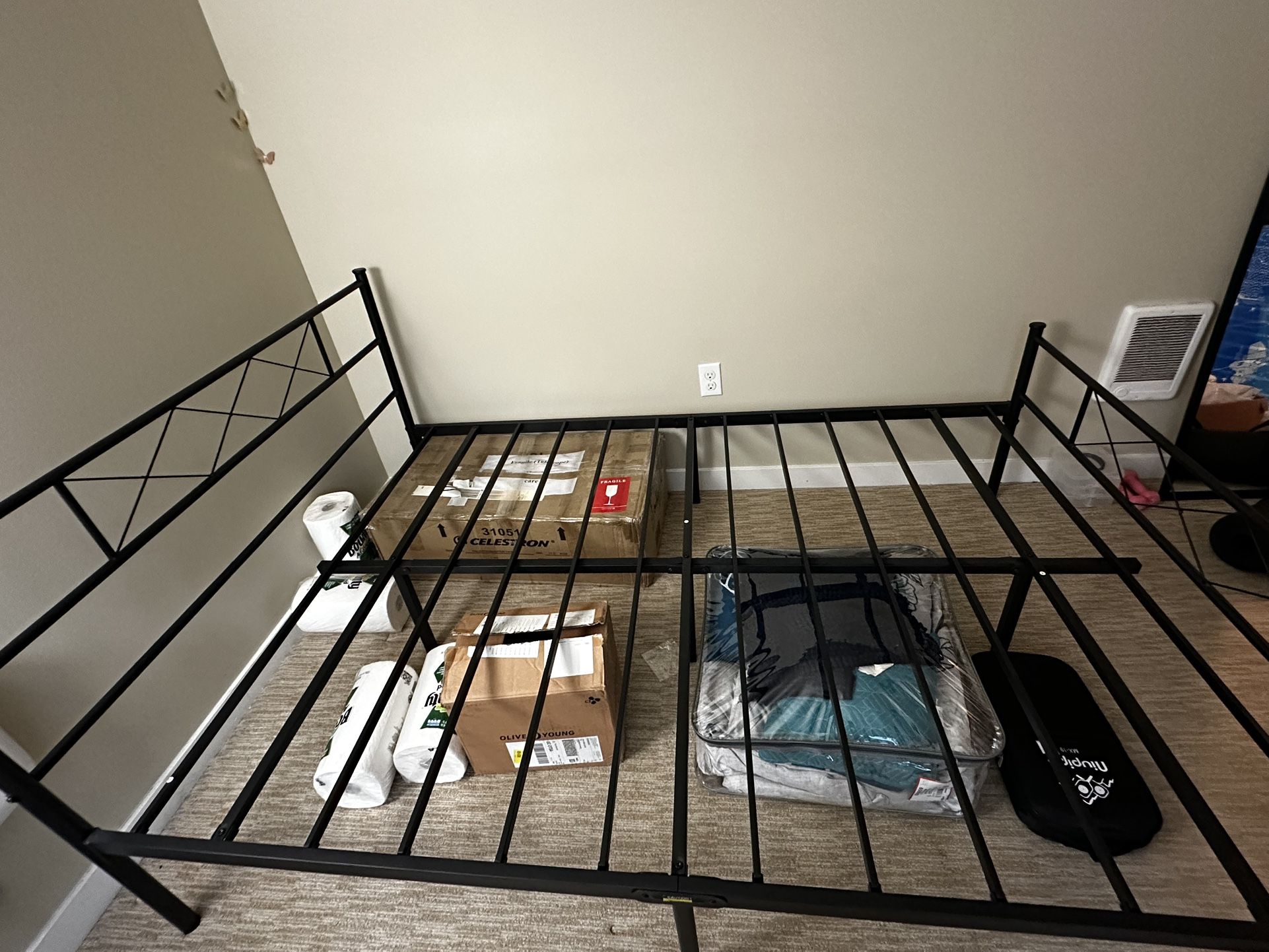 Full Size Metal Bed frame 