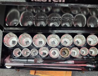 Pittsburgh 1in Drive Socket Set