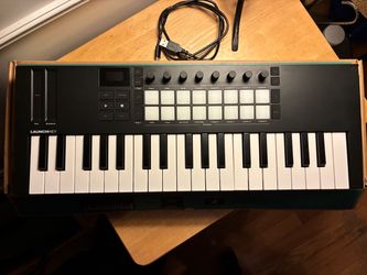Novation Launchkey Mini 37 MKIV MIDI Keyboard Controller