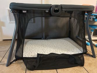 Chicco Alfa Lite Lightweight Play Yard / Play Pen