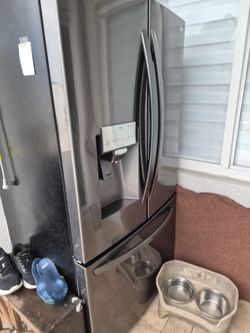 LG French Door Refrigerator – For Parts or Repair