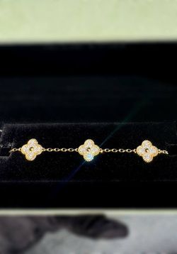 18k yellow gold Van cleef Alhambra style diamond 5 motifs clover shape stone bracelet