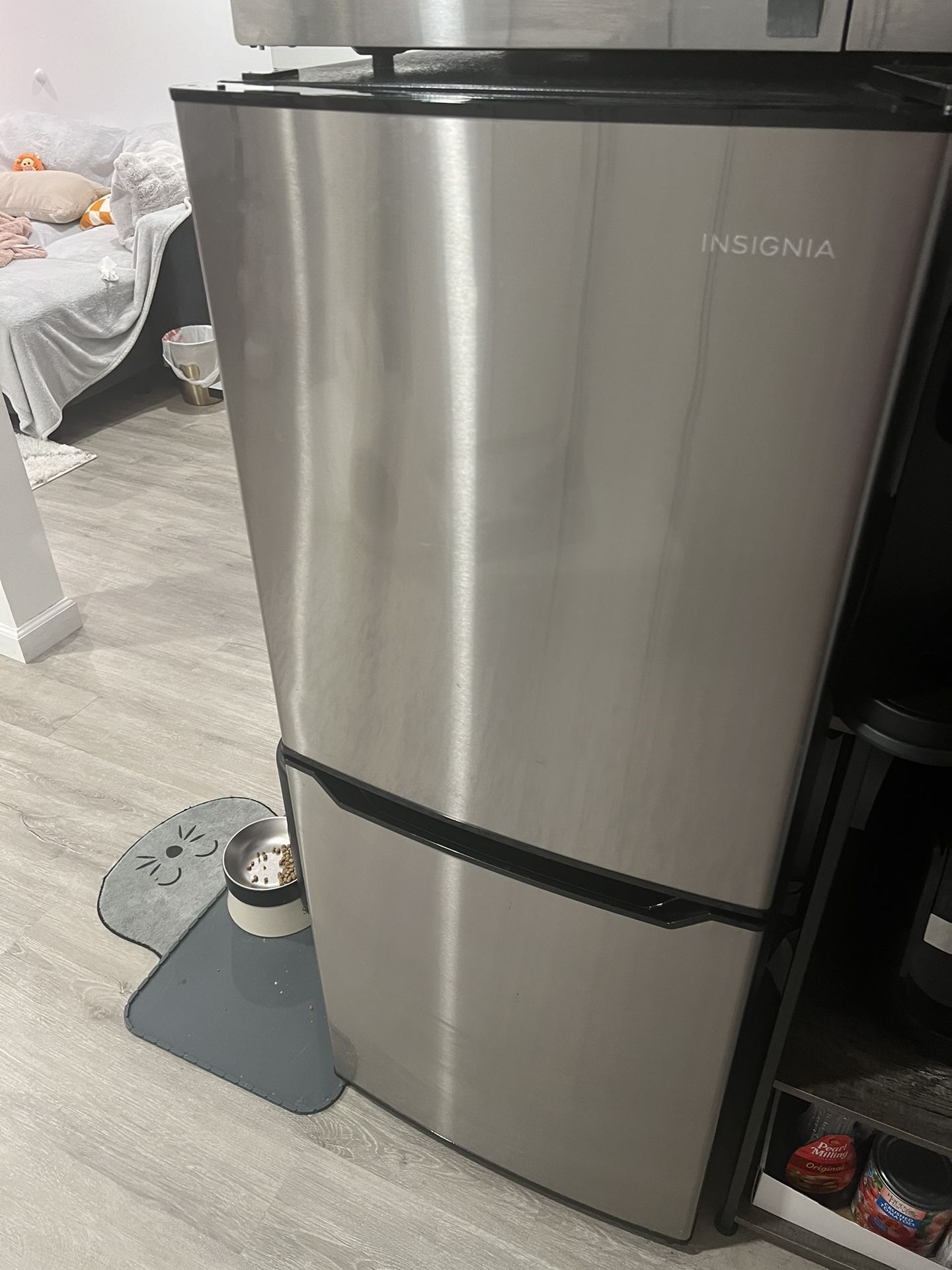 Insigniaâ„¢ - 4.9 Cu. Ft. Mini Fridge with Bottom Freezer and ENERGY STAR Certification - Stainless St