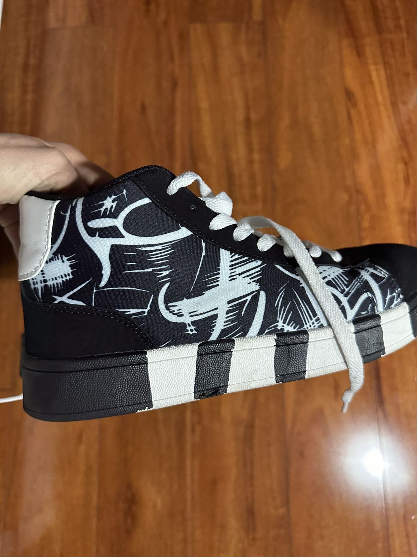 9.5 Sneakers 