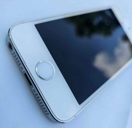 iPhone S5 Beautiful Condition but locked