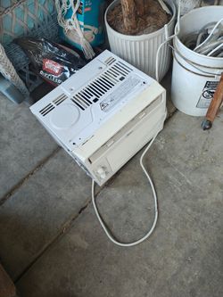 Small midia AC used works perfectly 65 firm see pictures for details specs