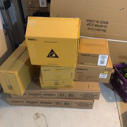 Directv Dishes, Universal Mount, Gen2 Lnbs, Rf Remotes Control And Non pen Mount .