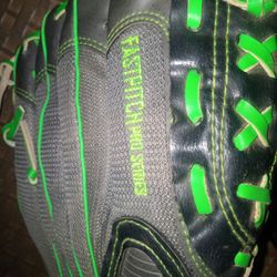 FAST PITCH FASTPITCH SOFTBALL 11 INCH BROKEN IN GLOVE ! 🥎 only 60!Betta Hurry 