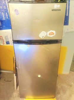 Thompson 4.5 cu ft fridge with freezer