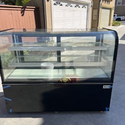 Commercial Refrigerated Dessert Display Case – Must Sell