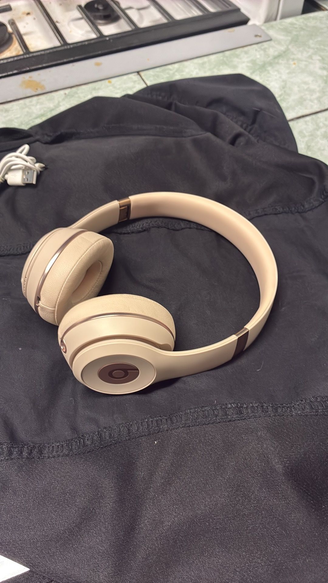 BEATS SOLO3 WIRELESS HEADPHONES 🎧 🎧🎧