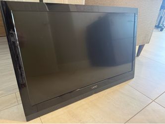 Visio TV 28” with external ROKU- pacific beach, no scratches