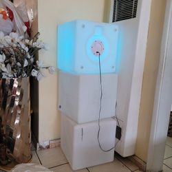 3 SQUARE BOXES WITH LED LIGHT ONLY ONE WORKS OTHERS NEED REPAIR