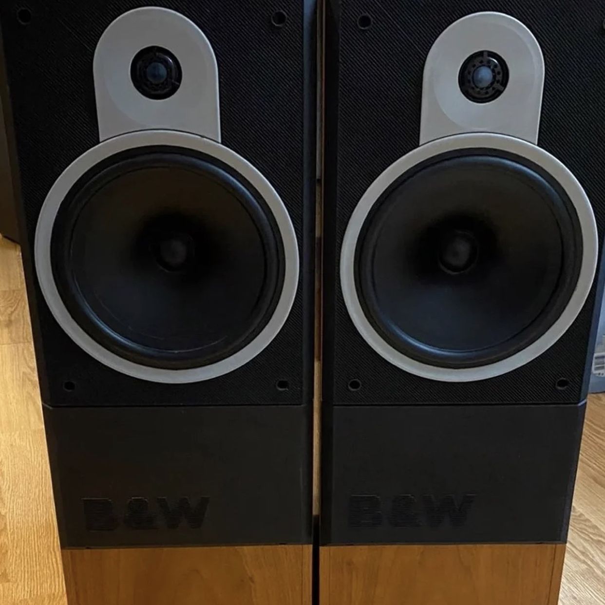 B&w dm1800 hotsell