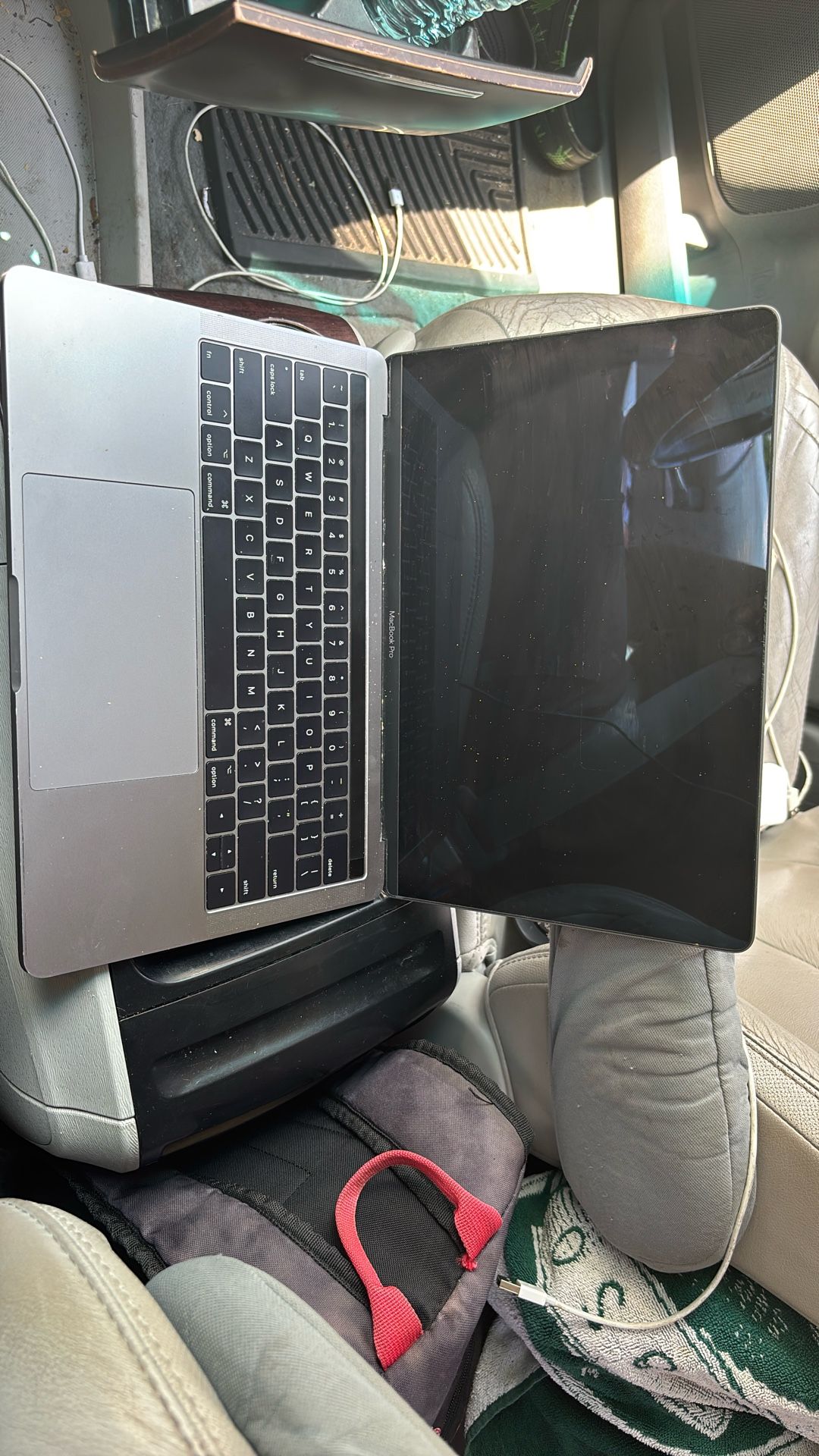 macbook pro 13inch , 2017, 1TBT