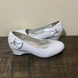 Girls Heeled White Dress Shoe Size 1