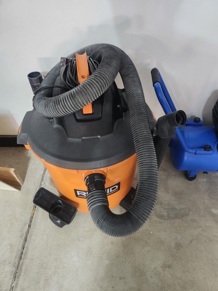 SHOP VACUUM 16 GALLON