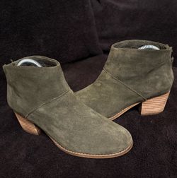 TOMS Women's Leila Tassels Zip Heeled Boots Size 7.5 olive taupe suede