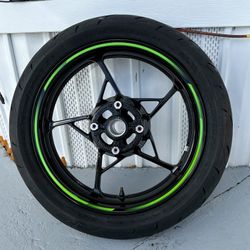Motorcycle wheel and tire