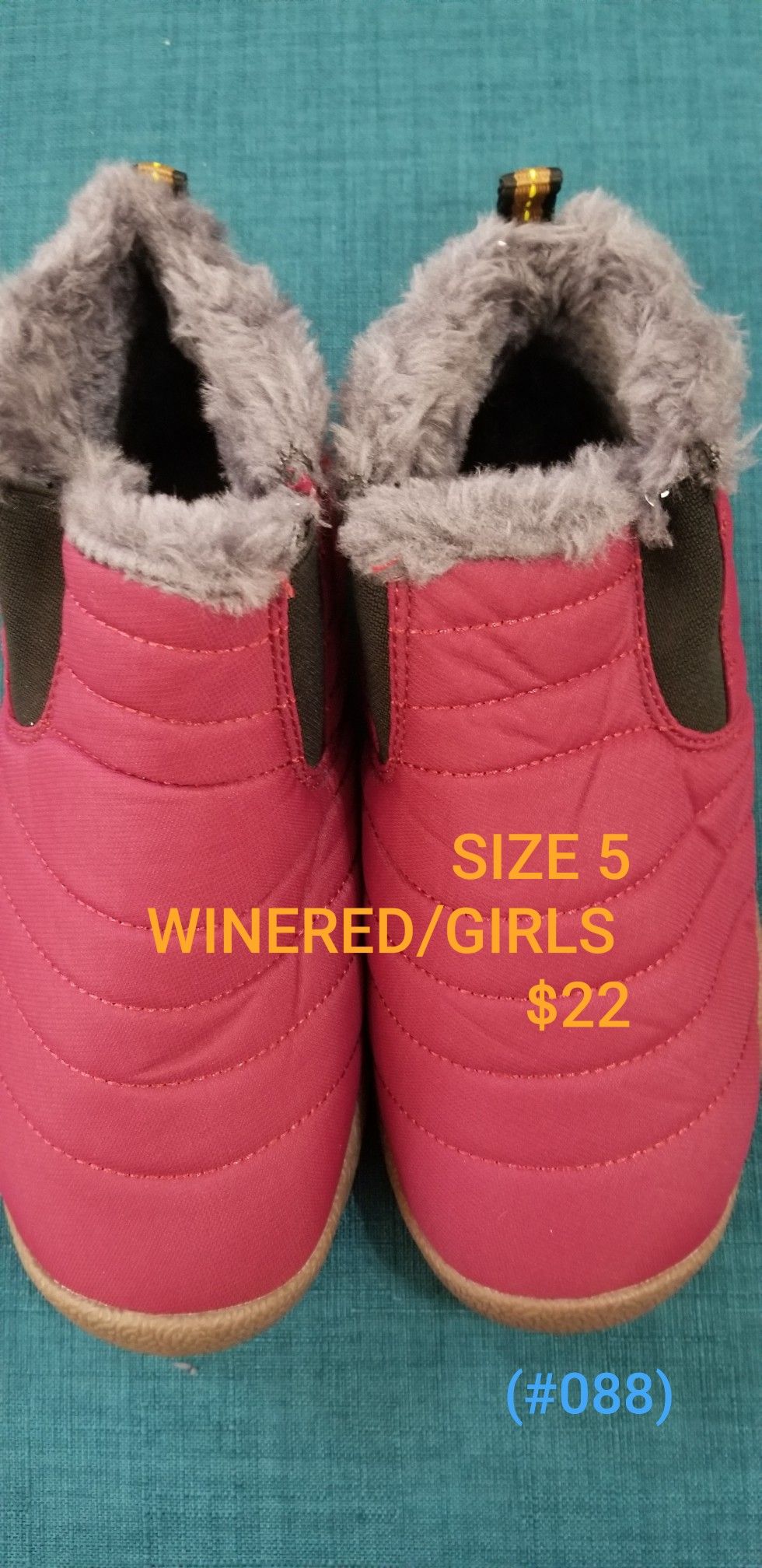 KIDS RAIN BOOTS/SNOW SIZE 5