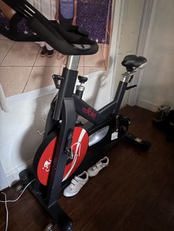 Peloton style bike, size 7 shoes included