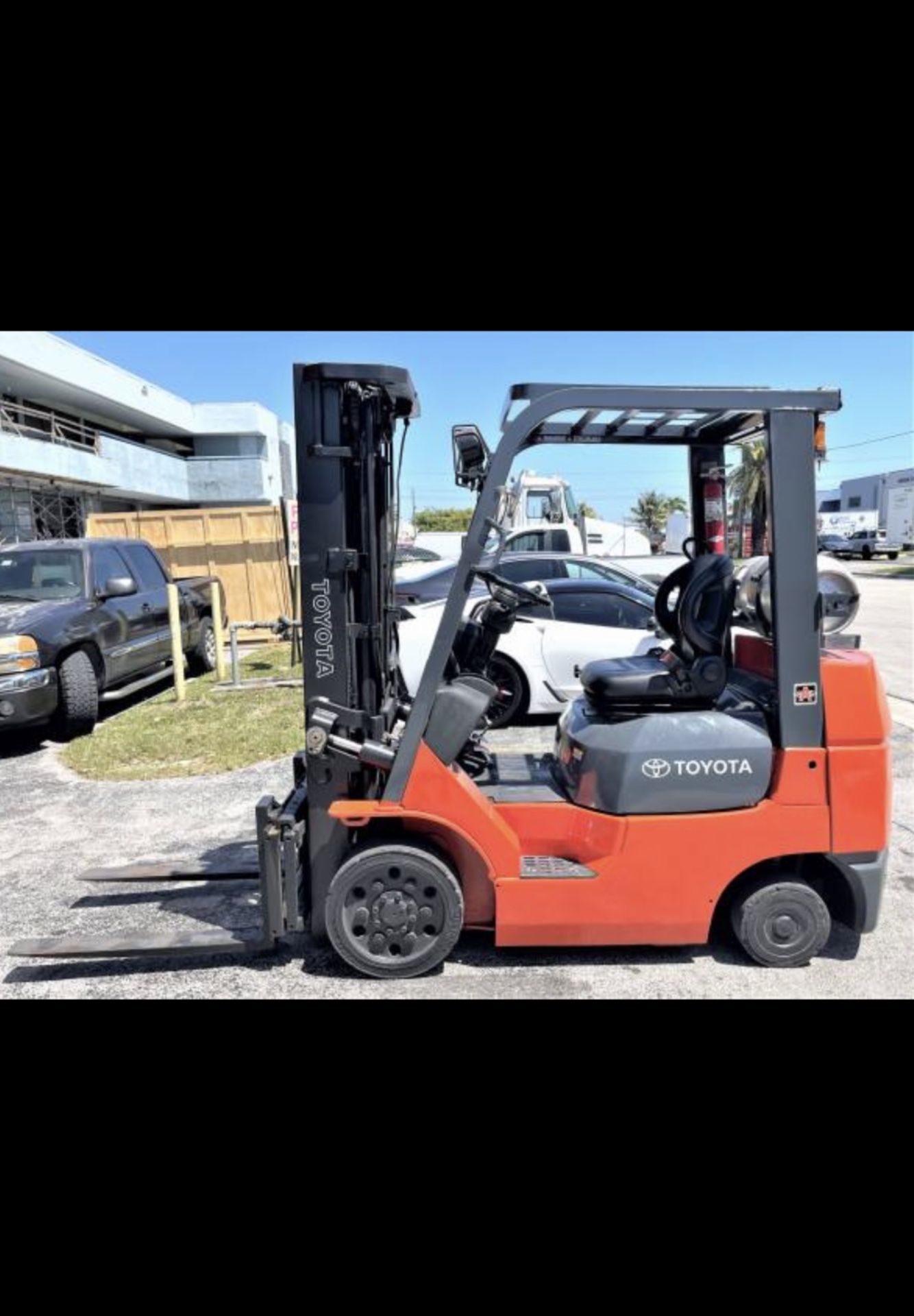 FORKLIFT TOYOTA 7FGCU25 LPG 5,000 LBS 