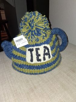 BRAND NEW  EXPENSIVE TEA KNIT HAT HEAVY DUTY FOR ADULT  ASKING $40.00